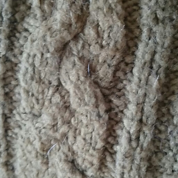 Cable Knit Hooded Sweater - Picture 7 of 8